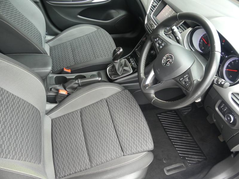 Vauxhall Astra Photo 146a12dd-0bc8-4340-95cb-0fe88baec218.jpg
