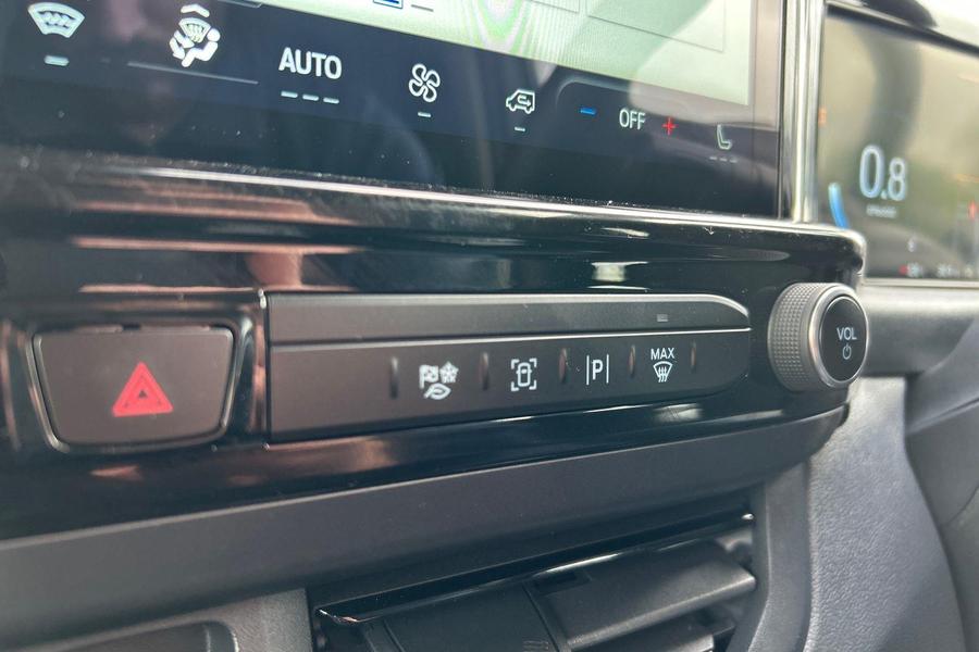 Ford TRANSIT CUSTOM Photo 147c42bd-5fe1-4c12-9bb0-0285bea53346.jpg