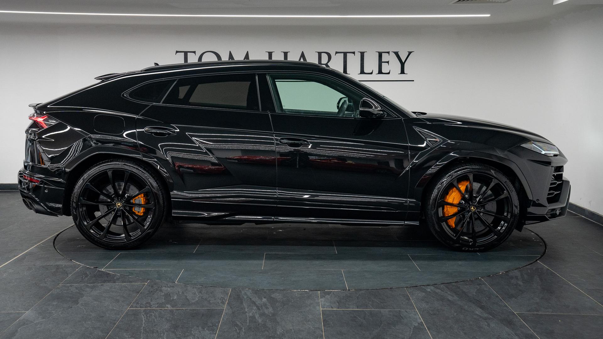 LAMBORGHINI Urus Photo 14879eae-fc8a-4bf7-934b-4e66ecddf481.jpg