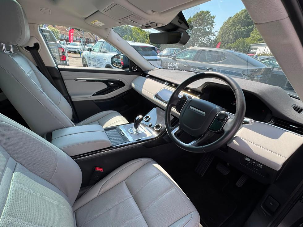 Land Rover Range Rover Evoque Photo 14a5efe9-9d2a-4ef5-9f6d-d3d3db18be39.jpeg