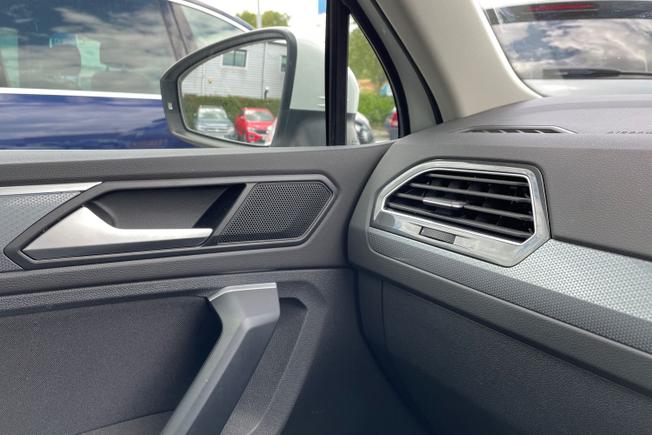 VOLKSWAGEN Tiguan Photo 34