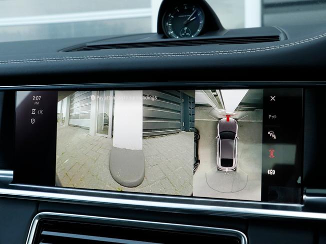 PORSCHE Panamera Photo 16