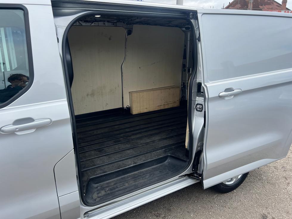 Ford Transit Custom Photo 14c5bff8-7116-4245-9c45-b4c106911665.jpeg