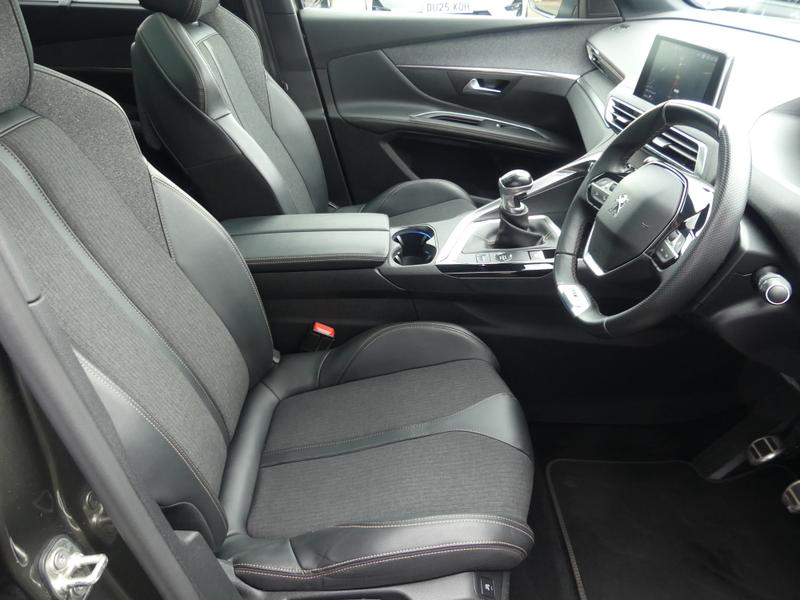 Peugeot 5008 Photo 14d75ccc-22bd-4705-b4b2-942b6309c594.jpg