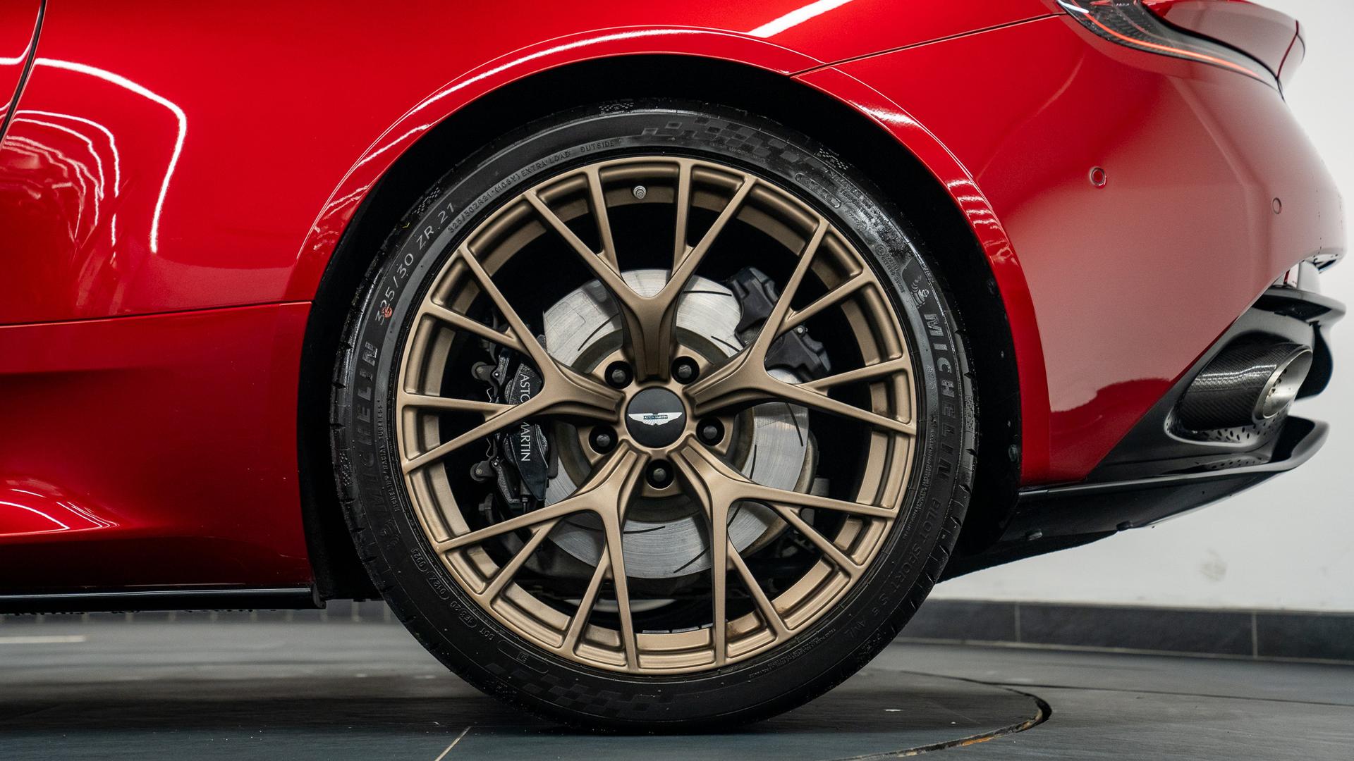 Aston Martin DB12 Photo 14de7e7d-ca2f-48e2-a122-0d102a7435ee.jpg