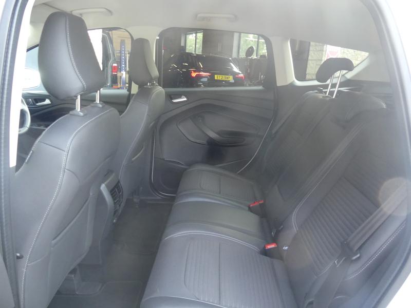 Ford Kuga Photo 14efaab3-1222-4690-a9b1-c8d82bb73615.jpg