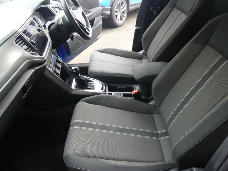 Volkswagen T-Roc Photo 14f2e3c8-5756-4650-9904-6c3e888ab210.jpg