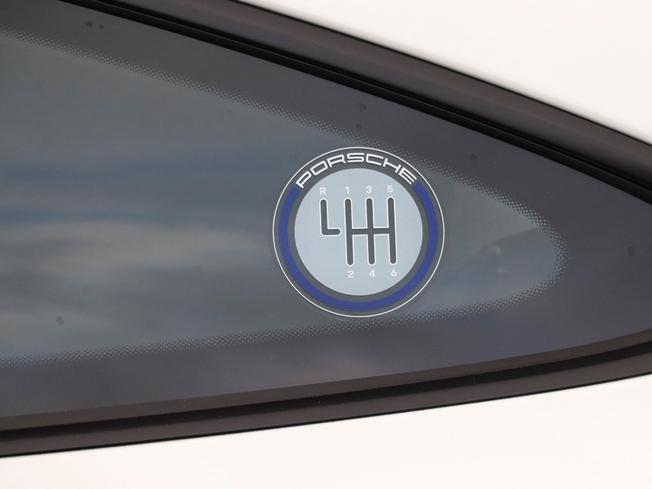 PORSCHE 911 Photo 12
