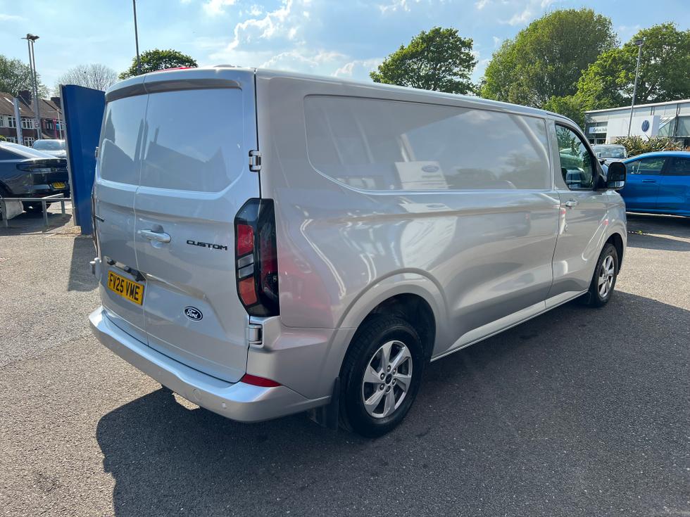 Ford Transit Custom Photo 15111fae-5fe7-4060-a01b-ca339573a93c.jpeg