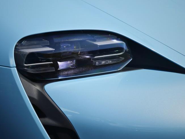 PORSCHE Taycan Photo 9