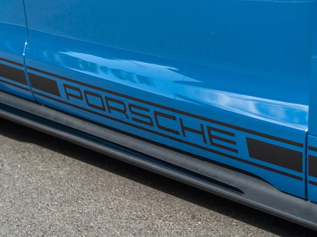 PORSCHE Taycan Photo 36