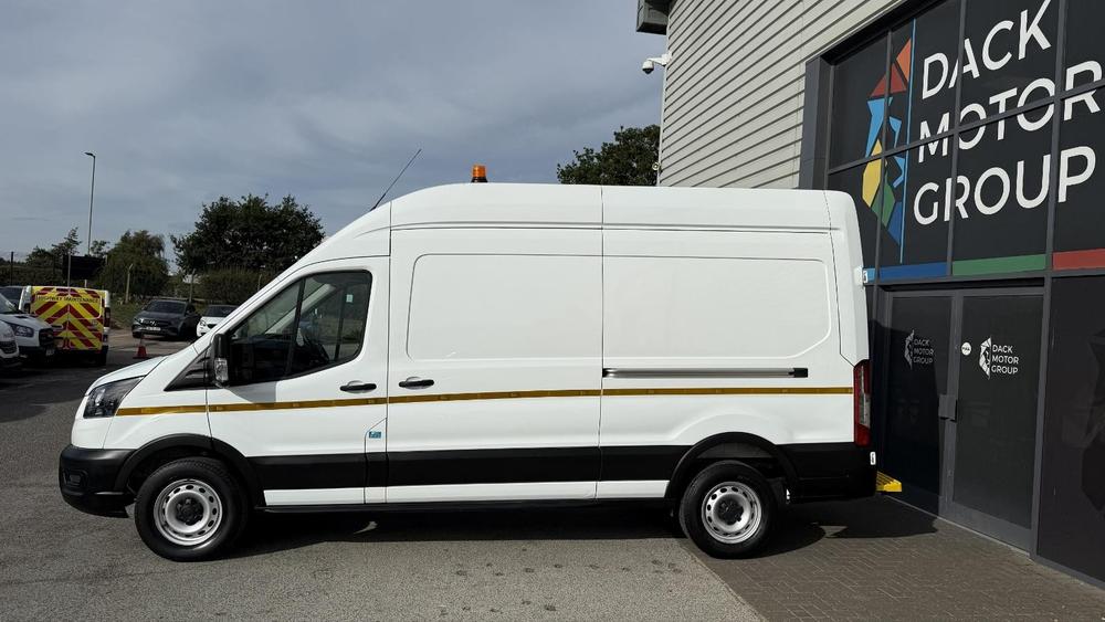 Ford Transit Photo 1536c4c2-2ccf-4531-842f-d08f03f660b6.jpg