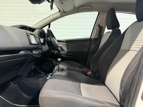 Toyota Yaris Photo 1547d6ef-5e5d-46ac-bb52-c5f714316970.jpeg
