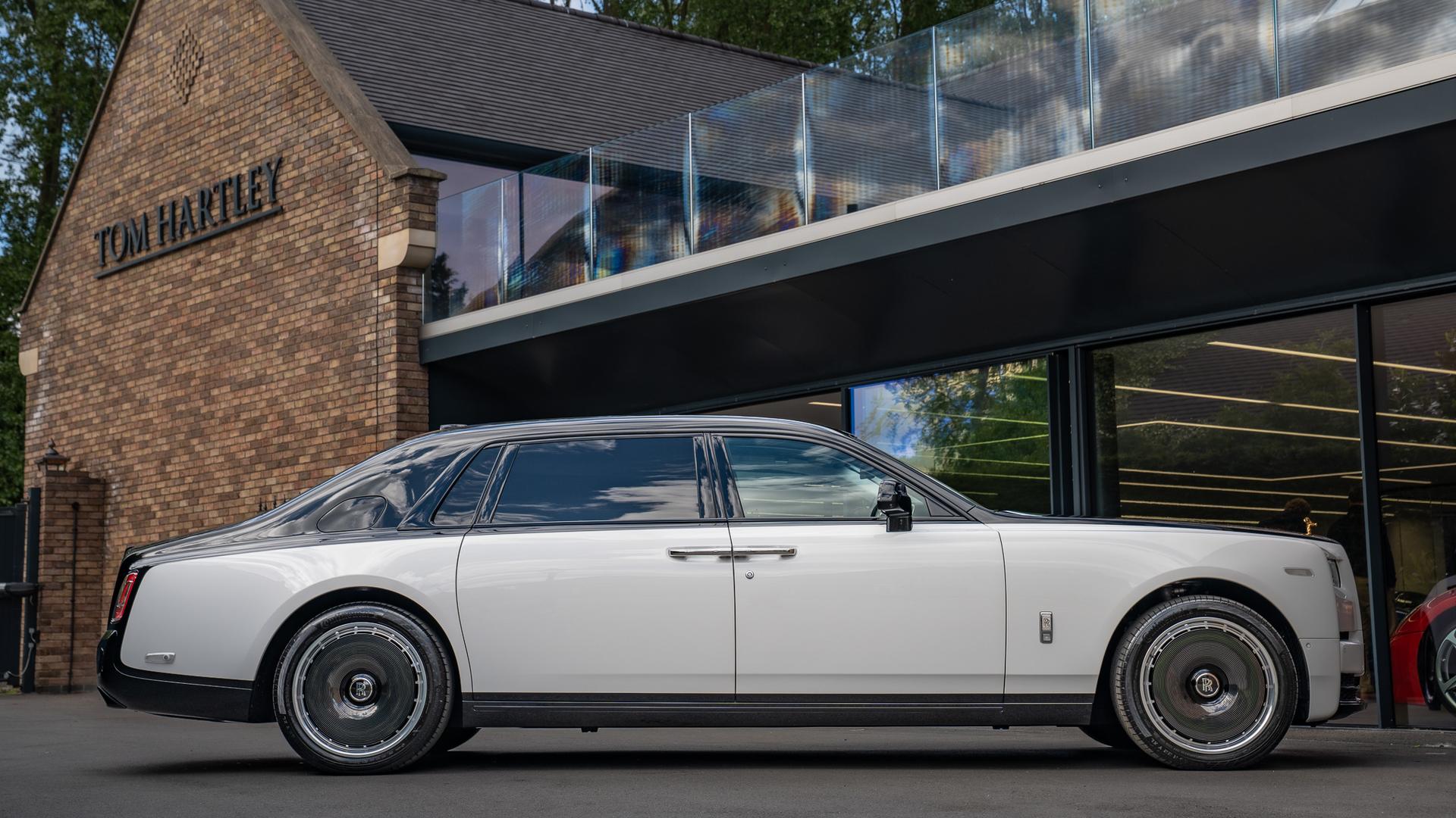 Rolls-Royce Phantom EWB Photo 154aa207-d3c2-4586-9853-fef56e16aace.jpg
