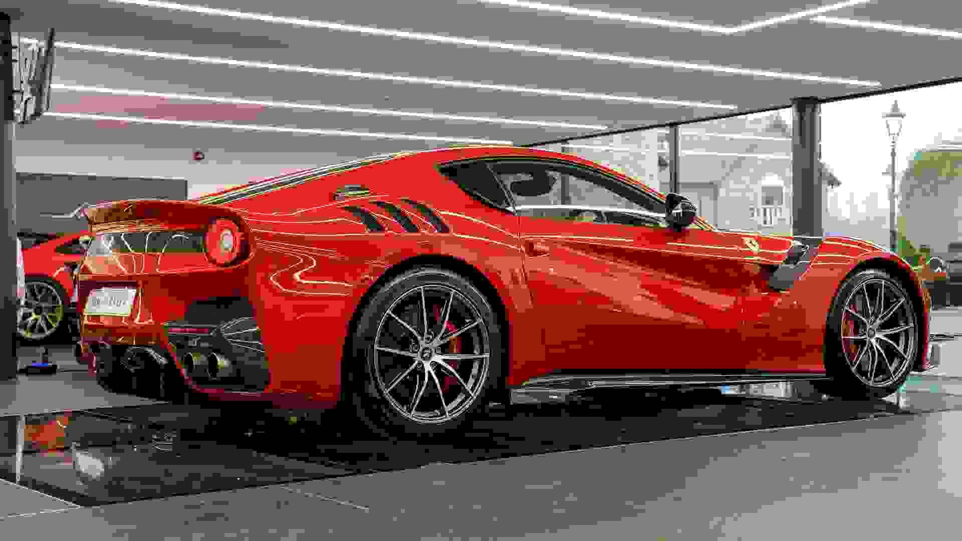 Ferrari F12 Photo 15509b15-6937-48bd-9e13-4a34a9c612a2.jpg
