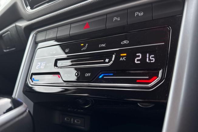 VOLKSWAGEN T-Roc Photo 17
