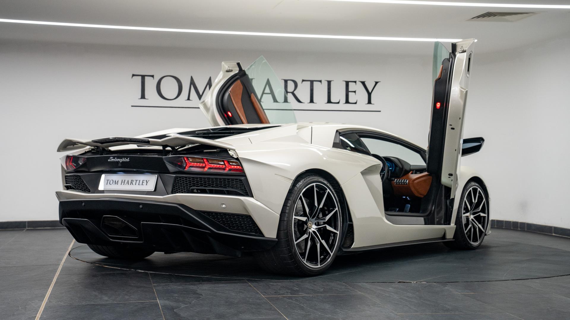 LAMBORGHINI Aventador Photo 155826aa-f2ad-496d-90c5-0f53e0372987.jpg