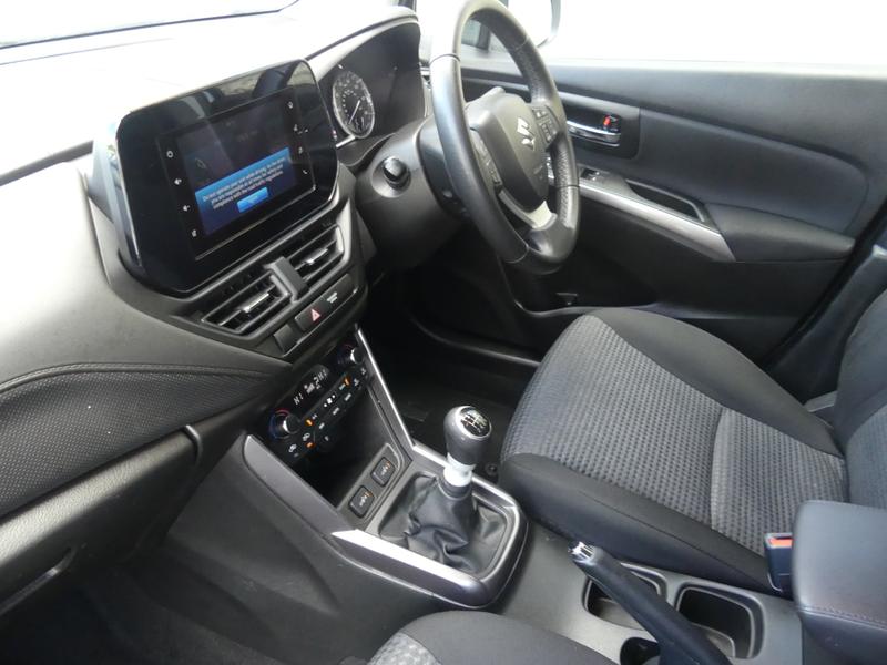 Suzuki S-Cross Photo 156ee5a6-2b3c-4ad5-8e25-5ab7051dd4d2.jpg