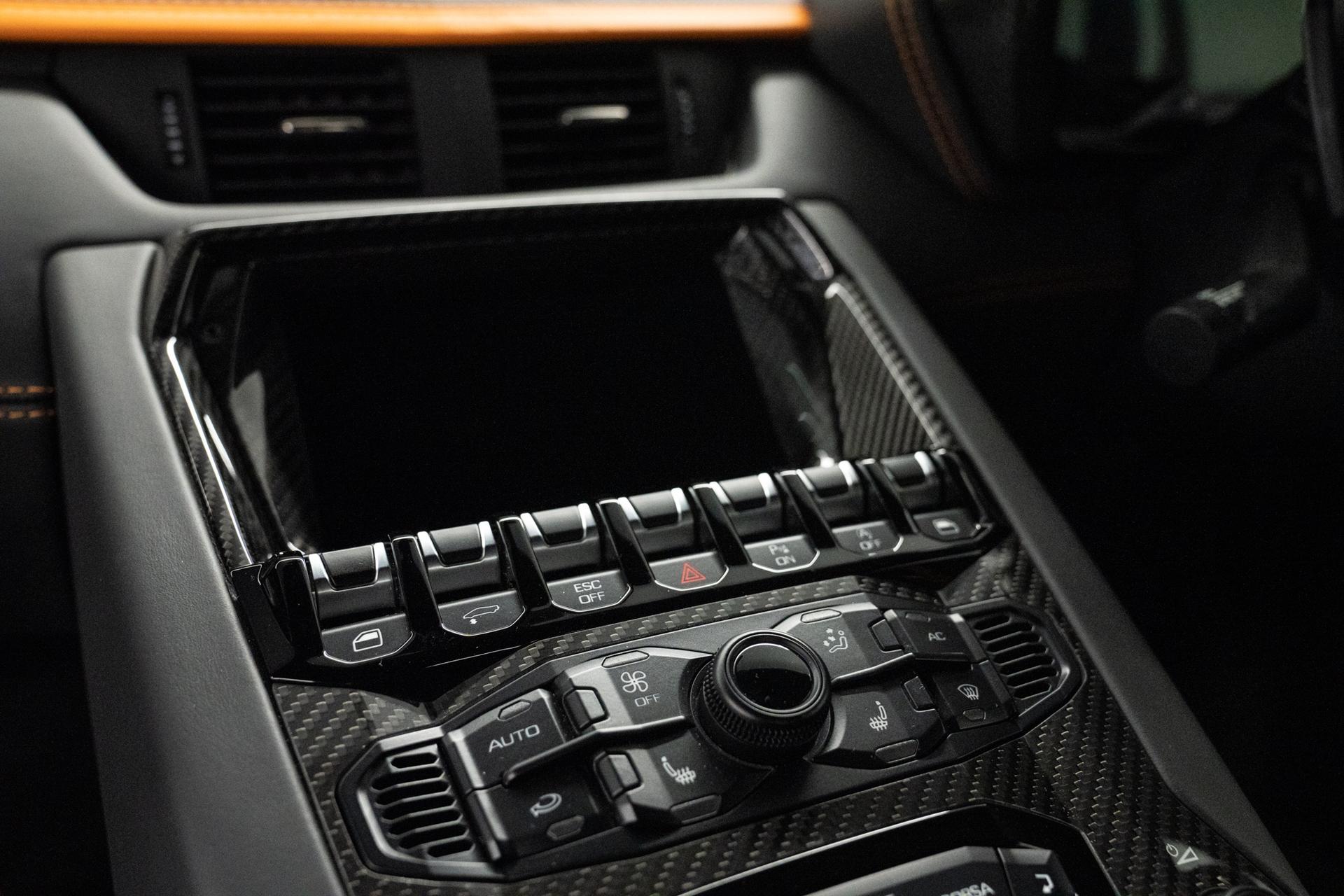 Lamborghini AVENTADOR S Photo 1572909e-3495-4468-83e2-5f628f38f8d7.jpg