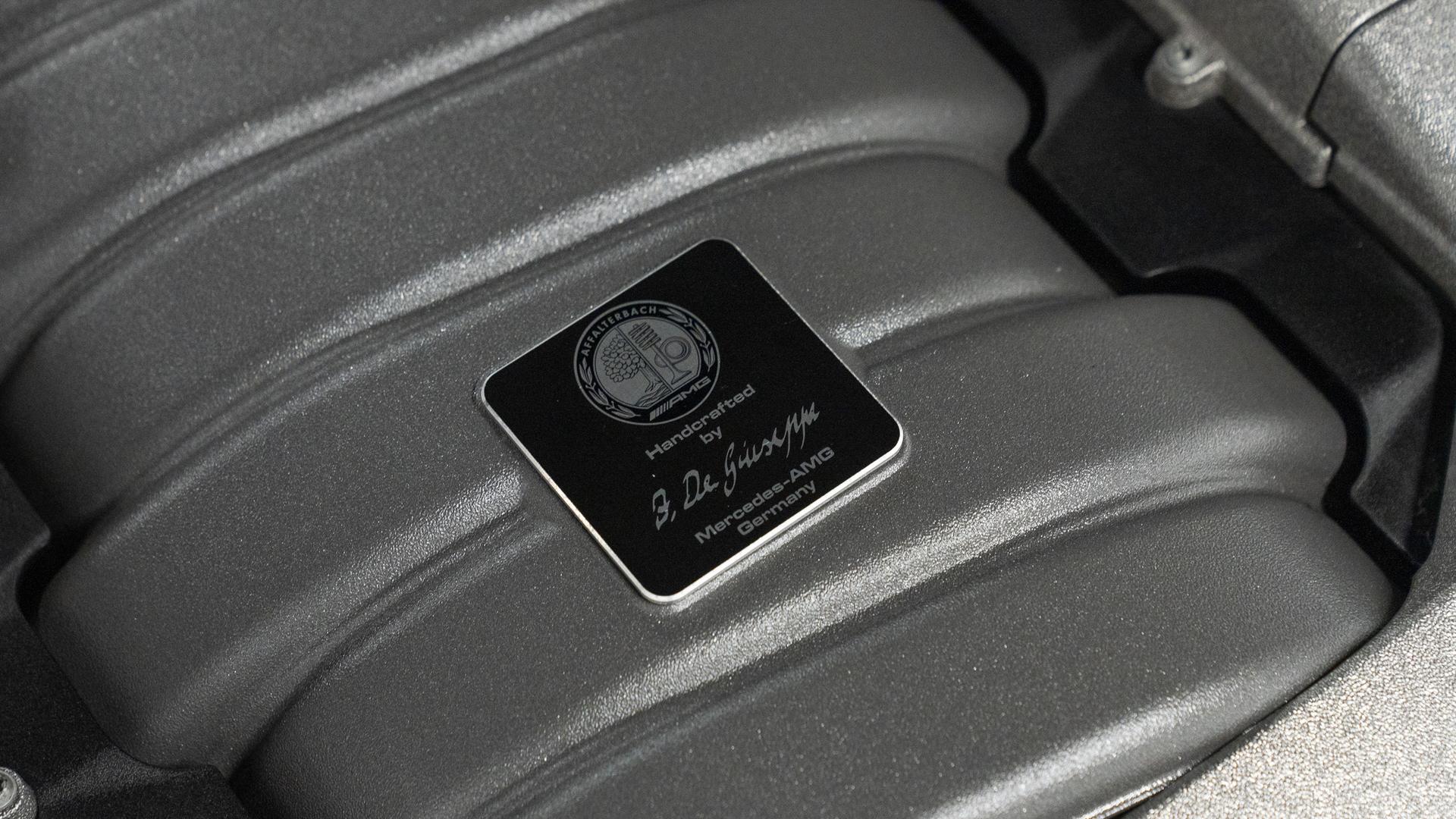 Mercedes-Benz C63 AMG Photo 157e9518-a925-4eb0-aa47-80520209d6d3.jpg