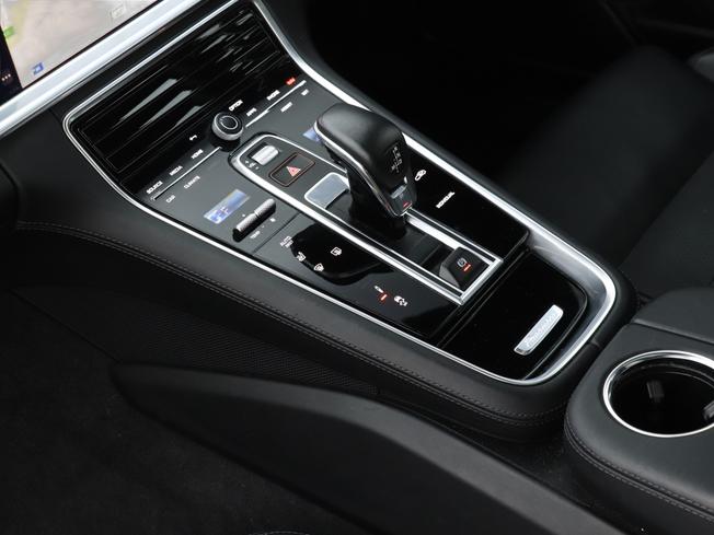 PORSCHE Panamera Photo 9