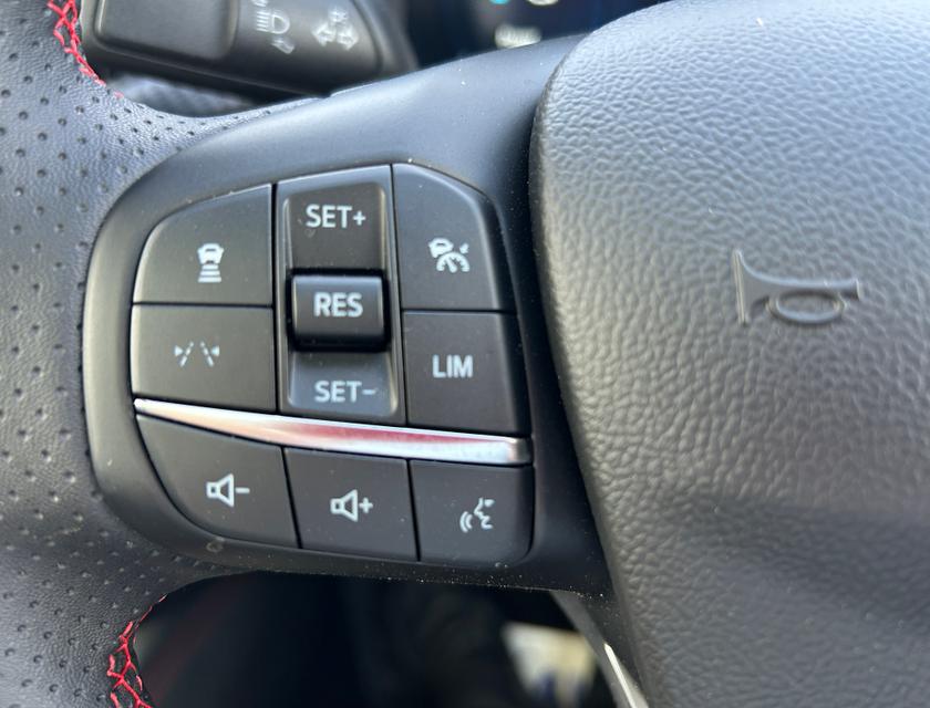 Ford Kuga Photo 1599d5cc-0280-4d5c-bdb1-70786c3cb370.jpg