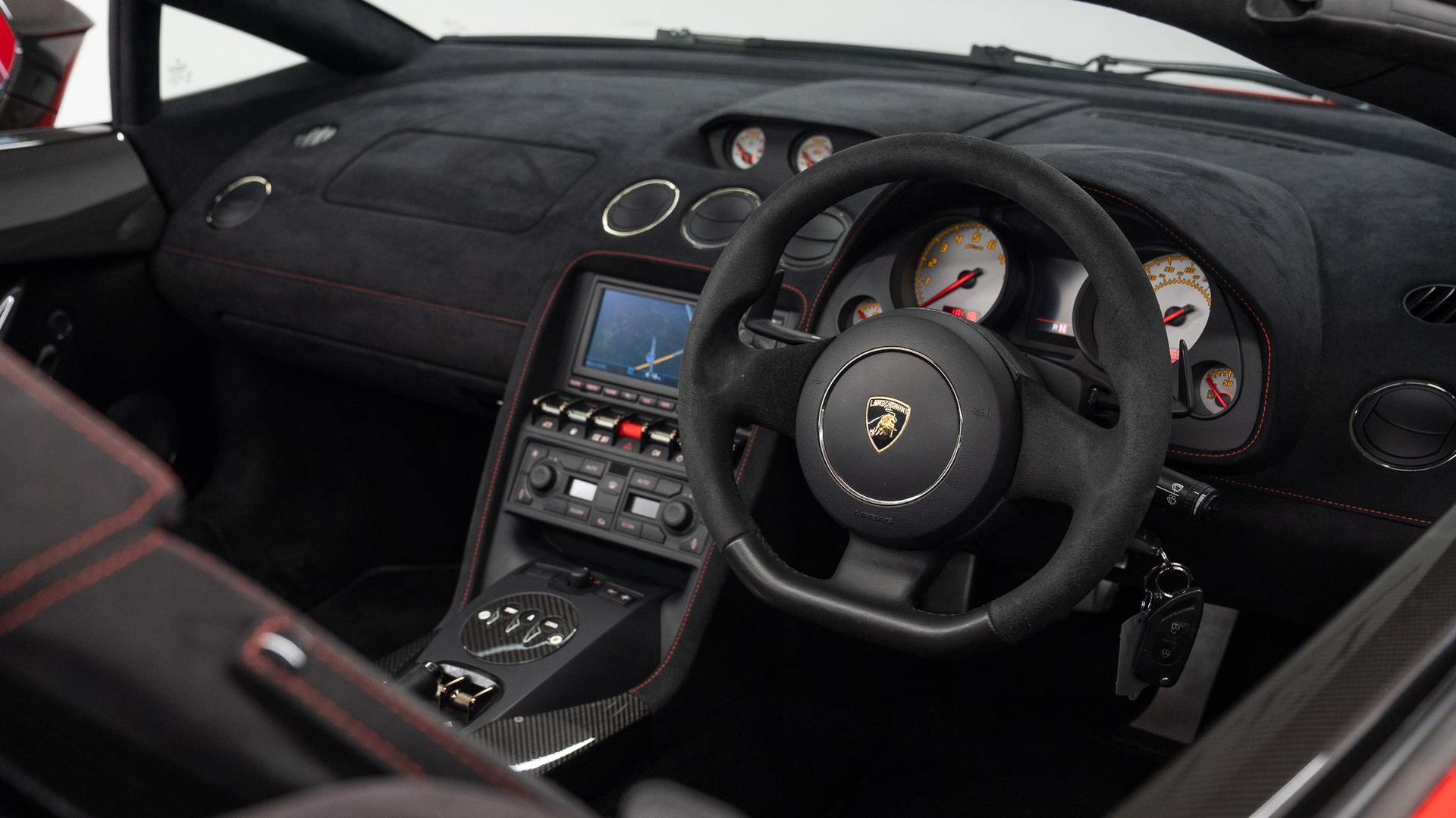 LAMBORGHINI Gallardo Photo 15ae34b1-4ca8-4170-bd97-eb3659e2976c.jpg
