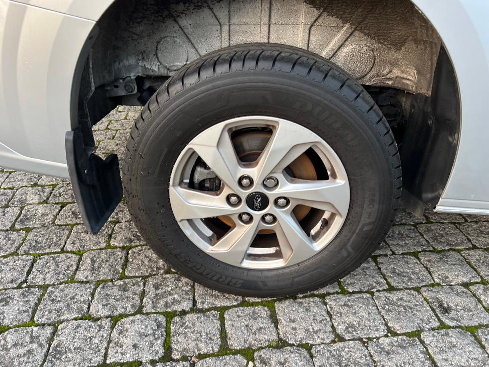 Ford Transit Custom Photo 15fdc6bf-5630-4ffb-9f80-f6e825cd6216.jpeg