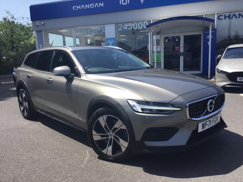 Used 2021 Volvo V60 Cross Country 2.0 B4 MHEV Estate 5dr Diesel Hybrid Auto AWD Euro 6 (s/s) (197 ps) at Magna Changan
