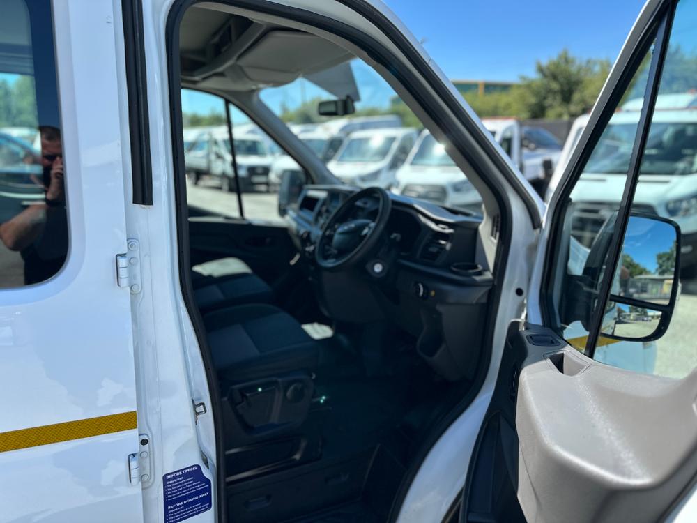 Ford Transit Photo 160d9817-bbe1-4ca4-a5e4-dc549b2275aa.jpg
