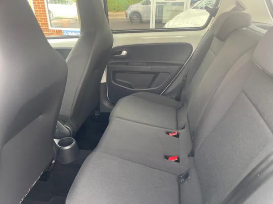 Volkswagen up! Photo 1620f62e-27a2-4101-9cab-d487bda1e7e5.jpg