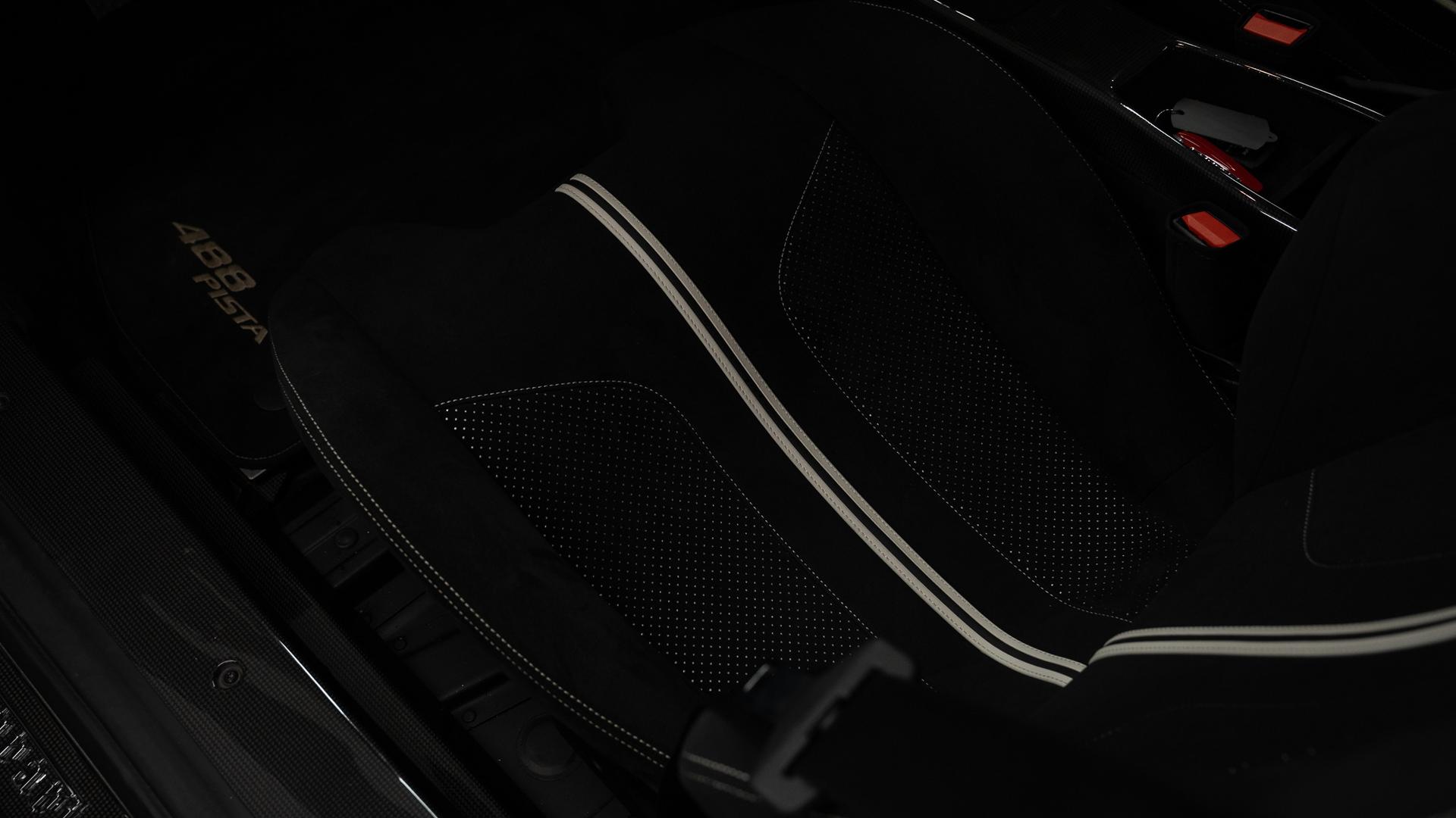 Ferrari 488 Photo 16229a8b-1b9a-4b95-8510-d0b5e7dd1a0c.jpg