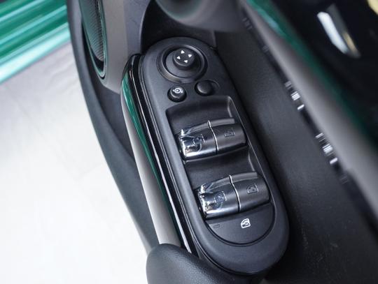 MINI Hatch Photo 163442cc-af7b-4fca-999a-94d3a934be6c.jpg
