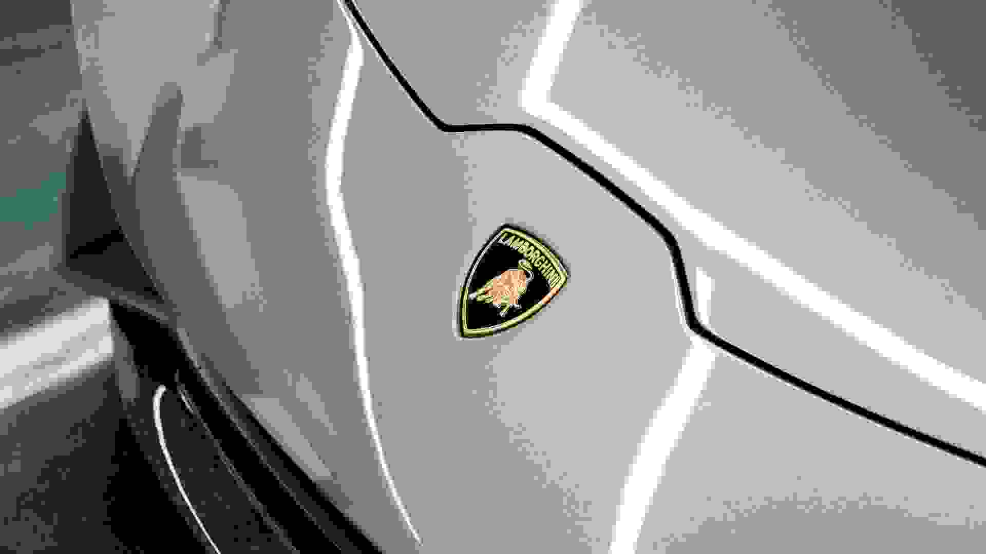 Lamborghini Huracan Photo 1639e457-7af6-48a4-98d6-eafce618690b.jpg