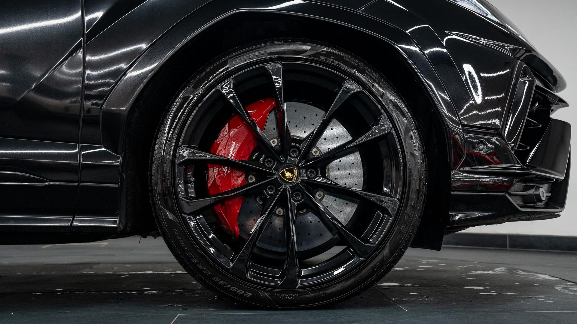 LAMBORGHINI Urus Photo 165a1813-730e-47cb-b8df-4197e3abec95.jpg