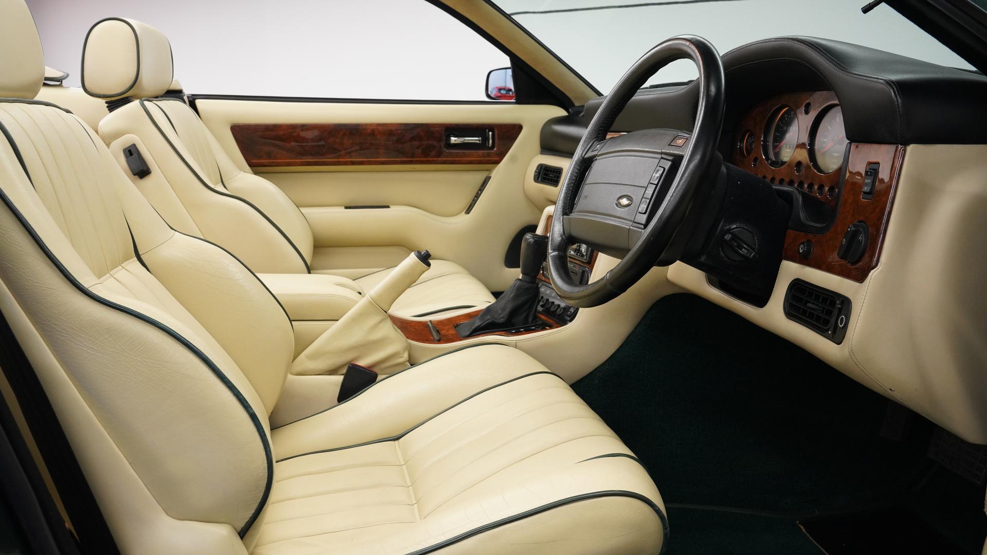 Aston Martin Virage Photo 166f0f3c-5cbf-4256-9f73-6b0cc599ad17.jpg