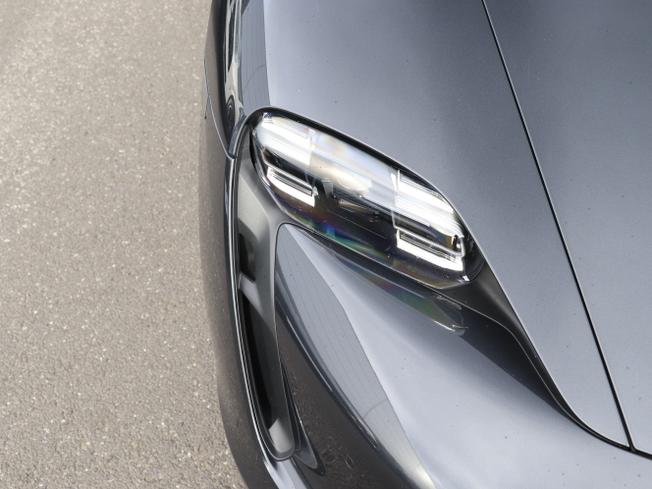 PORSCHE Taycan Photo 9
