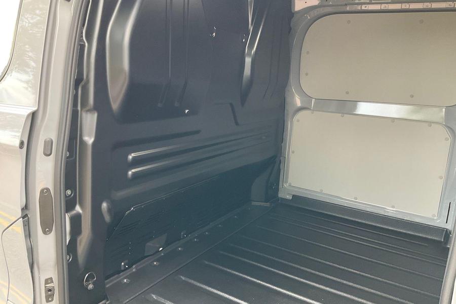 Ford E-TRANSIT CUSTOM Photo 167aaade-c222-4ed7-96d4-f3d262f98ae4.jpg