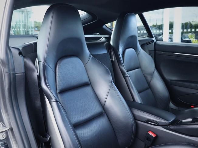 PORSCHE 718 Cayman Photo 20