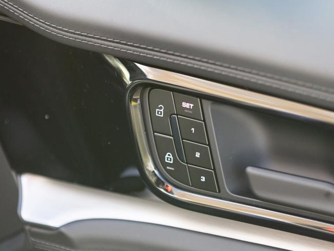 PORSCHE Panamera Photo 29