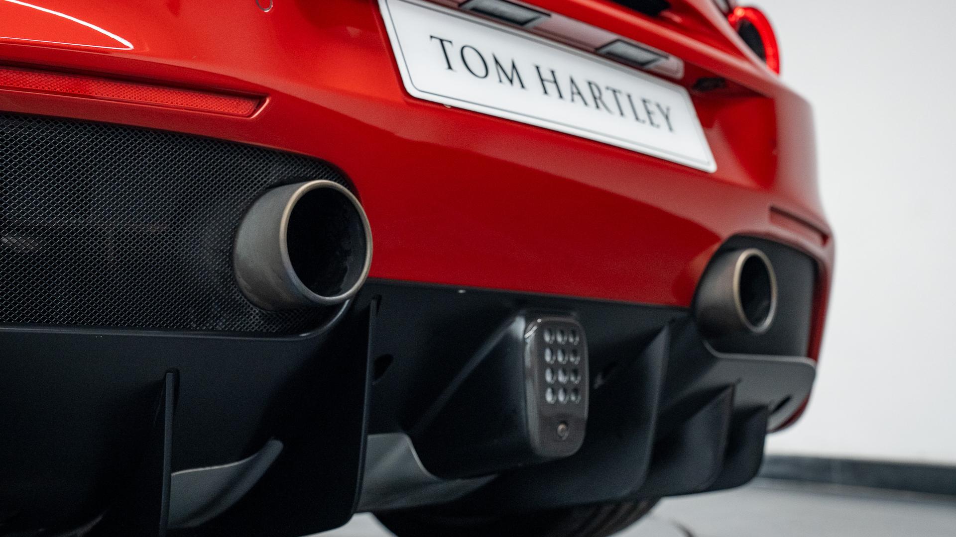 Ferrari 488 Photo 16a85a4e-edec-45de-a99f-4d8676069ad7.jpg