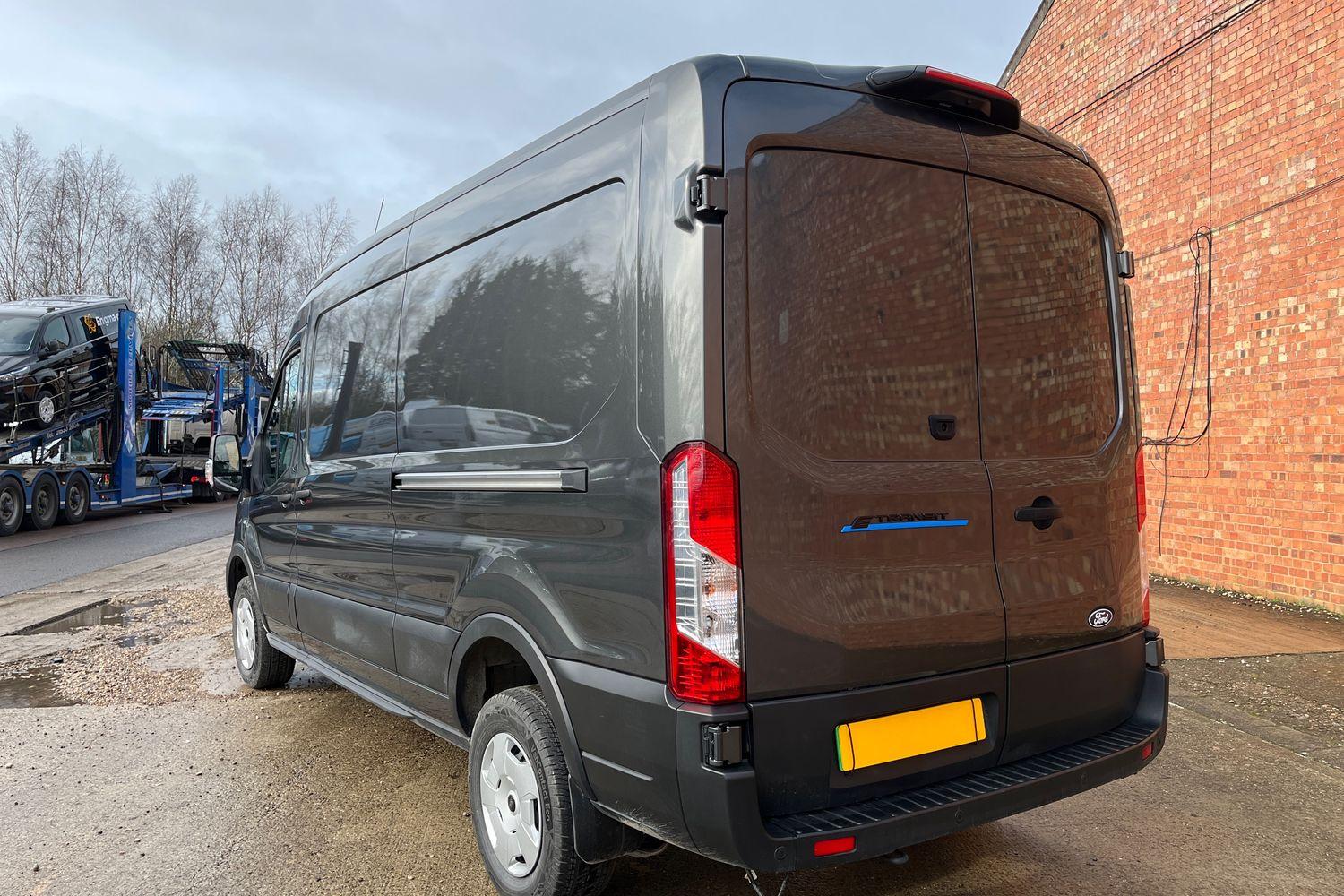Ford E-TRANSIT Photo 1