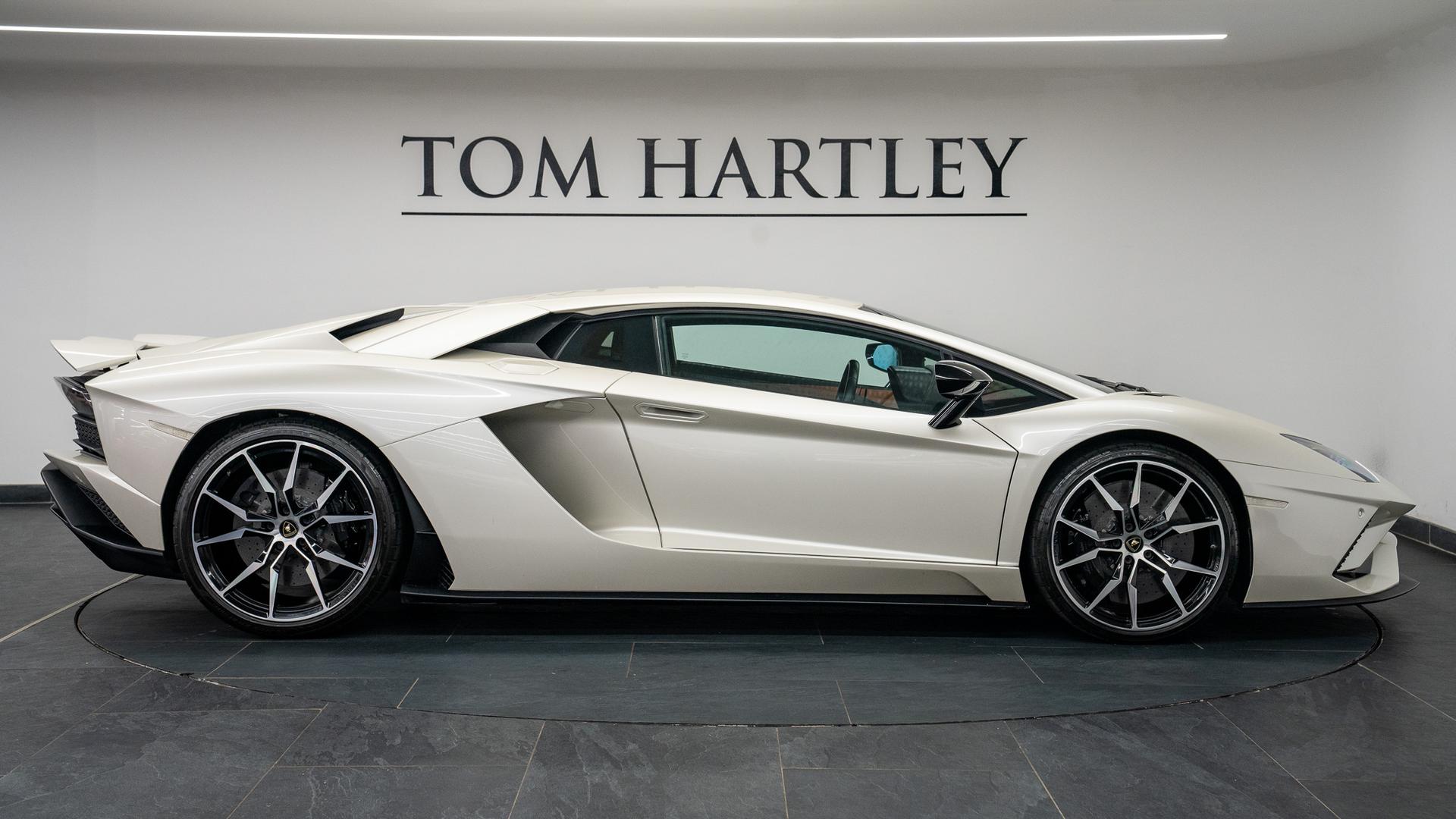 LAMBORGHINI Aventador Photo 16bb0da7-d6c8-4bbc-95db-8b63446676df.jpg