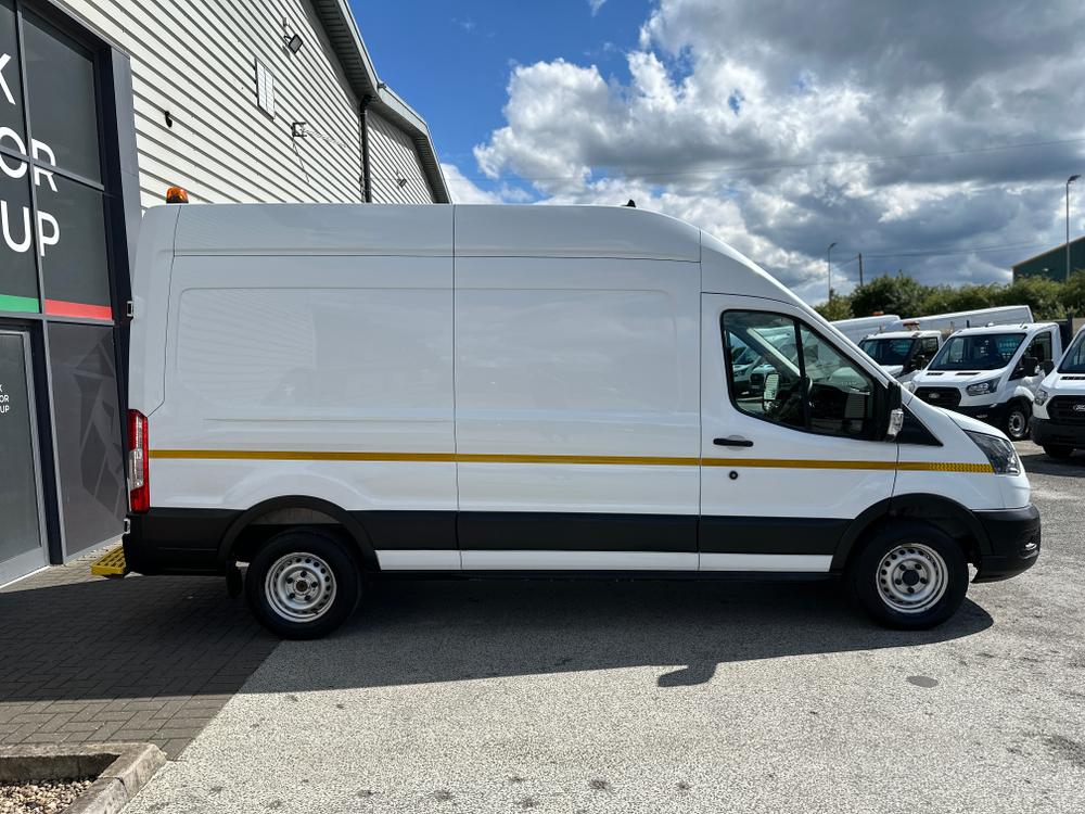 Ford Transit Photo 16c73b55-9acf-4b4b-badd-48f5d1940b6e.jpg