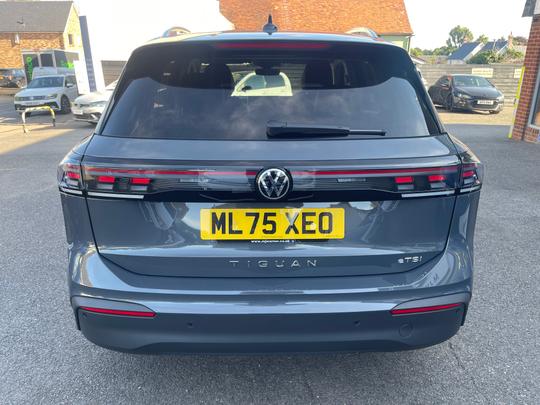 Volkswagen Tiguan Photo 16c9aa82-fbe7-40a0-9cd9-d85460ab2f23.jpg
