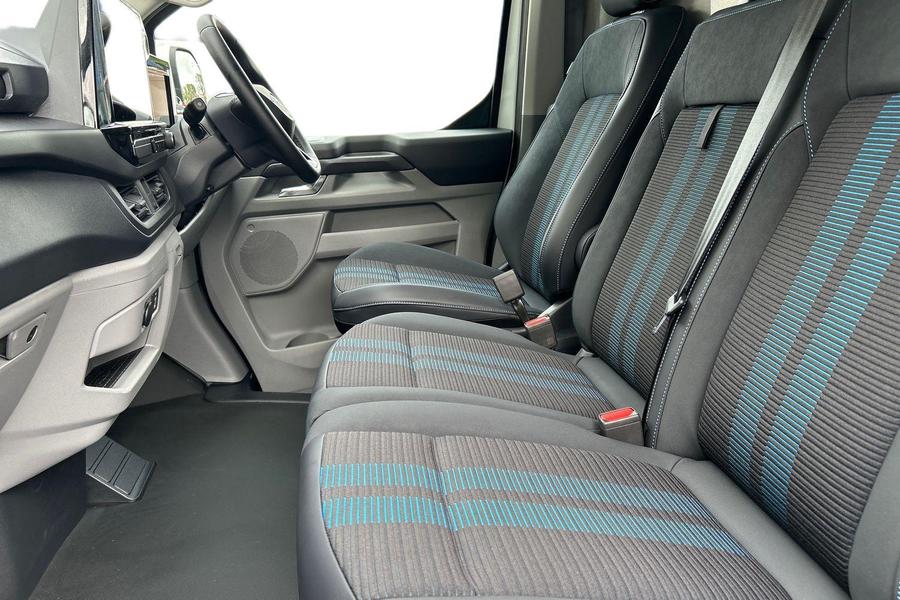 Ford TRANSIT CUSTOM Photo 16d59979-8517-4dbd-9010-c5d3d76e077c.jpg