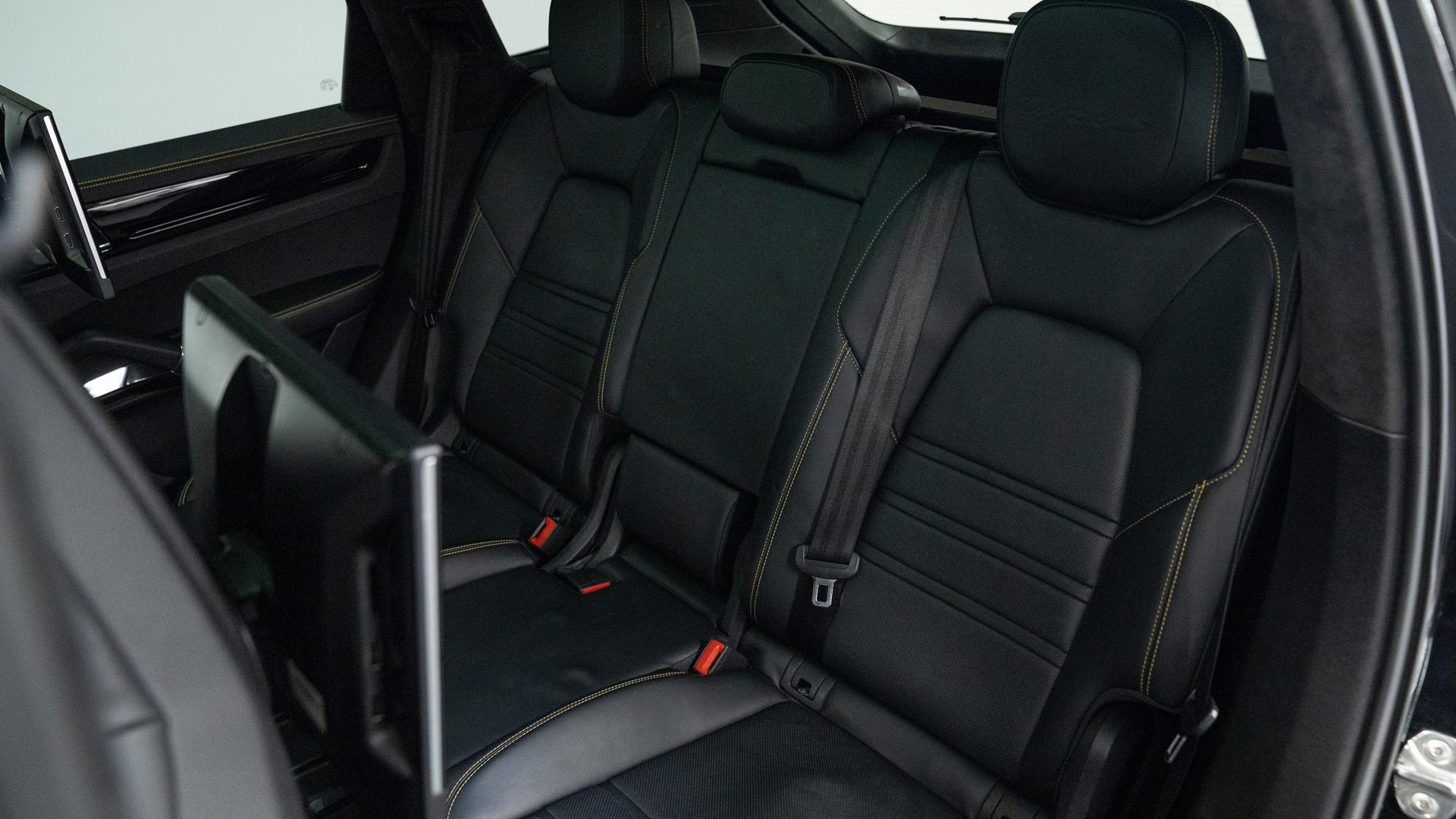Porsche Cayenne Photo 16dd2edc-1a61-4cdc-9d5b-92f0beeba4cd.jpg