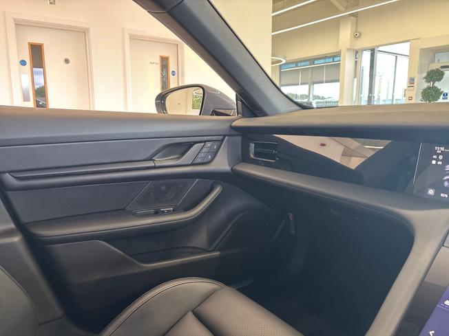 PORSCHE Taycan Photo 48