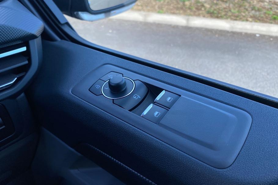 Used Ford TRANSIT CUSTOM NEWCUSTOM13 29