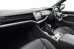 VOLKSWAGEN Touareg Photo 2